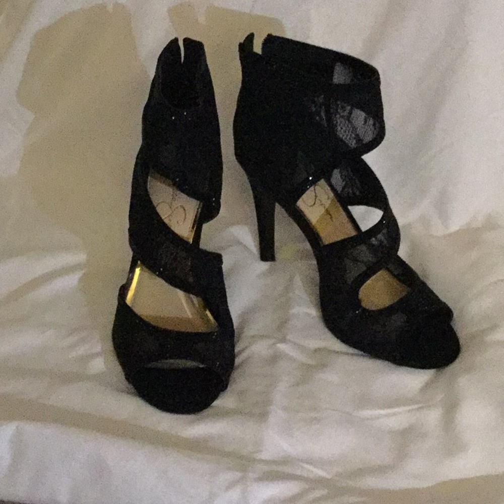 Dressy pump